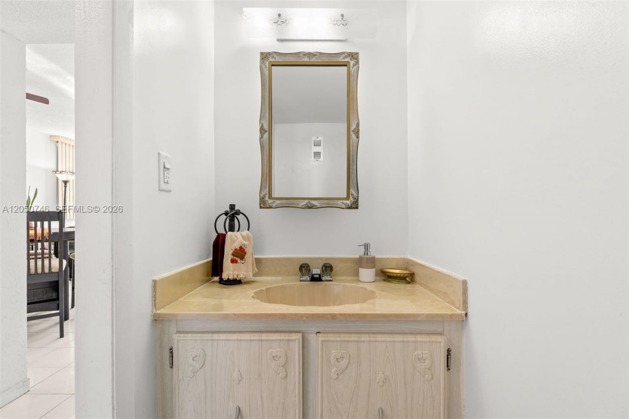 6900 Bay Dr , Unit 5C, Miami Beach, FL 33141 Photo