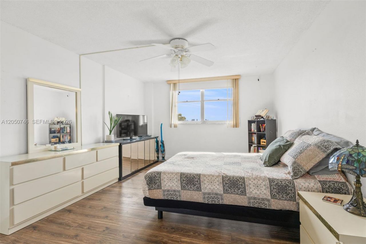 6900 Bay Dr , Unit 5C, Miami Beach, FL 33141 Photo