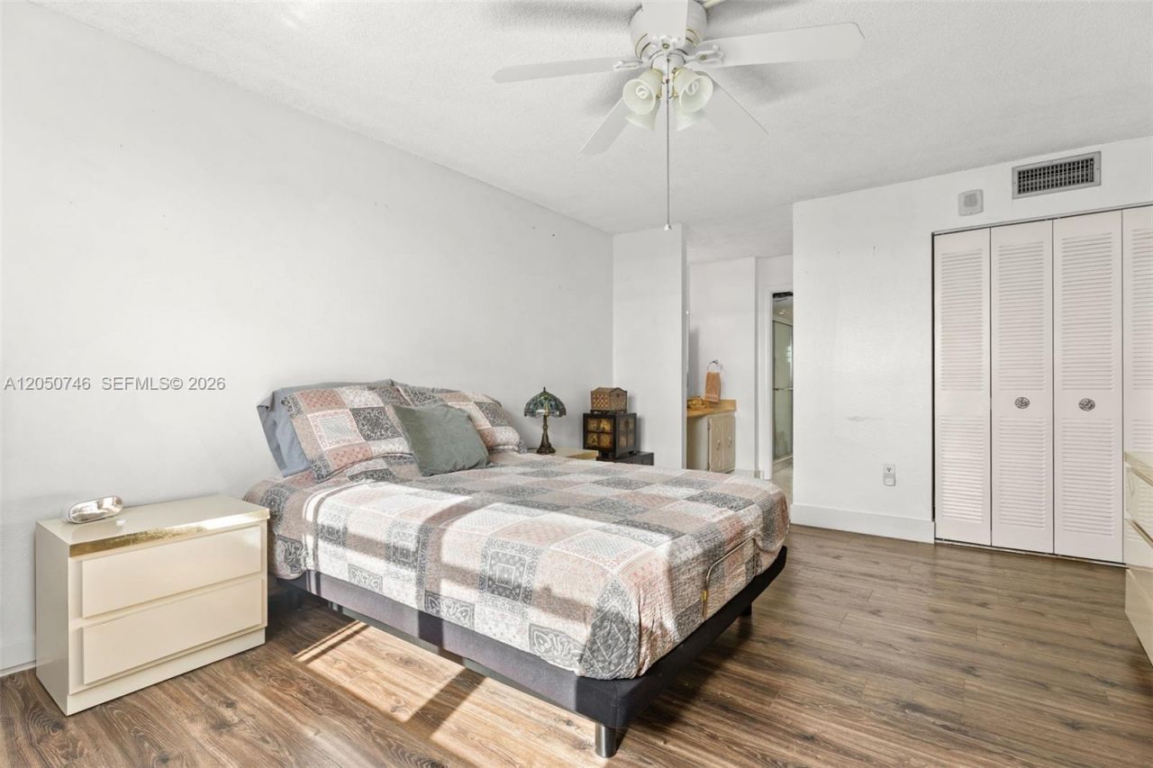6900 Bay Dr , Unit 5C, Miami Beach, FL 33141 Photo
