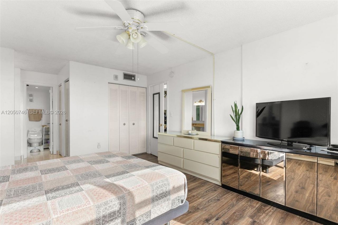 6900 Bay Dr , Unit 5C, Miami Beach, FL 33141 Photo