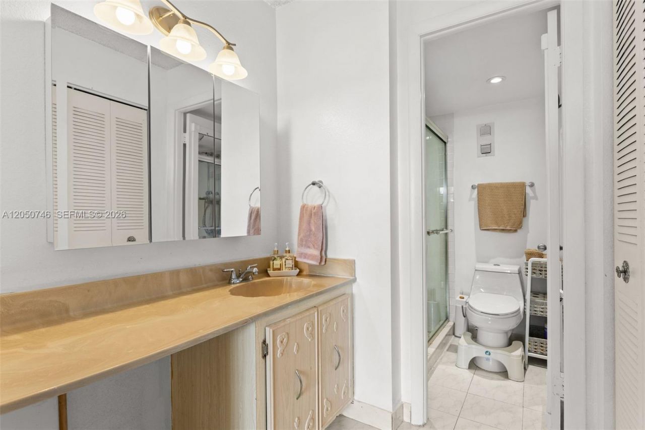 6900 Bay Dr , Unit 5C, Miami Beach, FL 33141 Photo