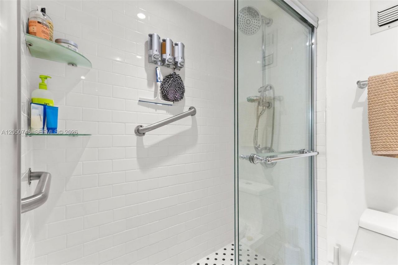 6900 Bay Dr , Unit 5C, Miami Beach, FL 33141 Photo