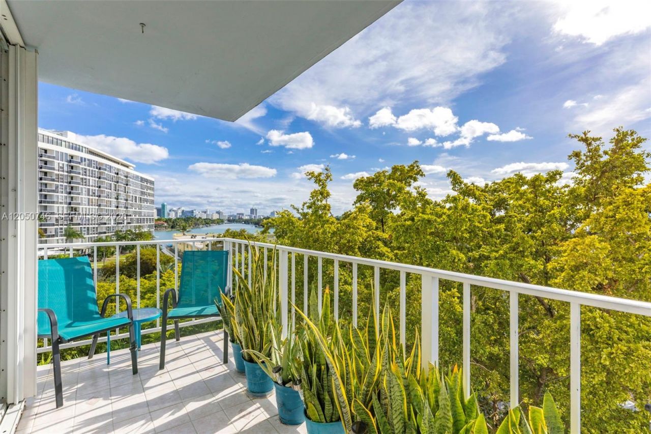 6900 Bay Dr , Unit 5C, Miami Beach, FL 33141 Photo