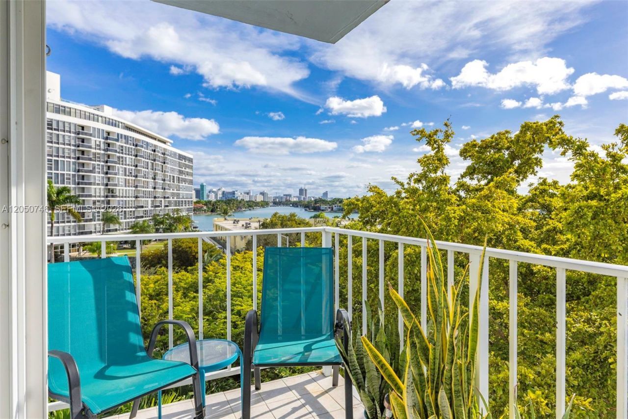 6900 Bay Dr , Unit 5C, Miami Beach, FL 33141 Photo