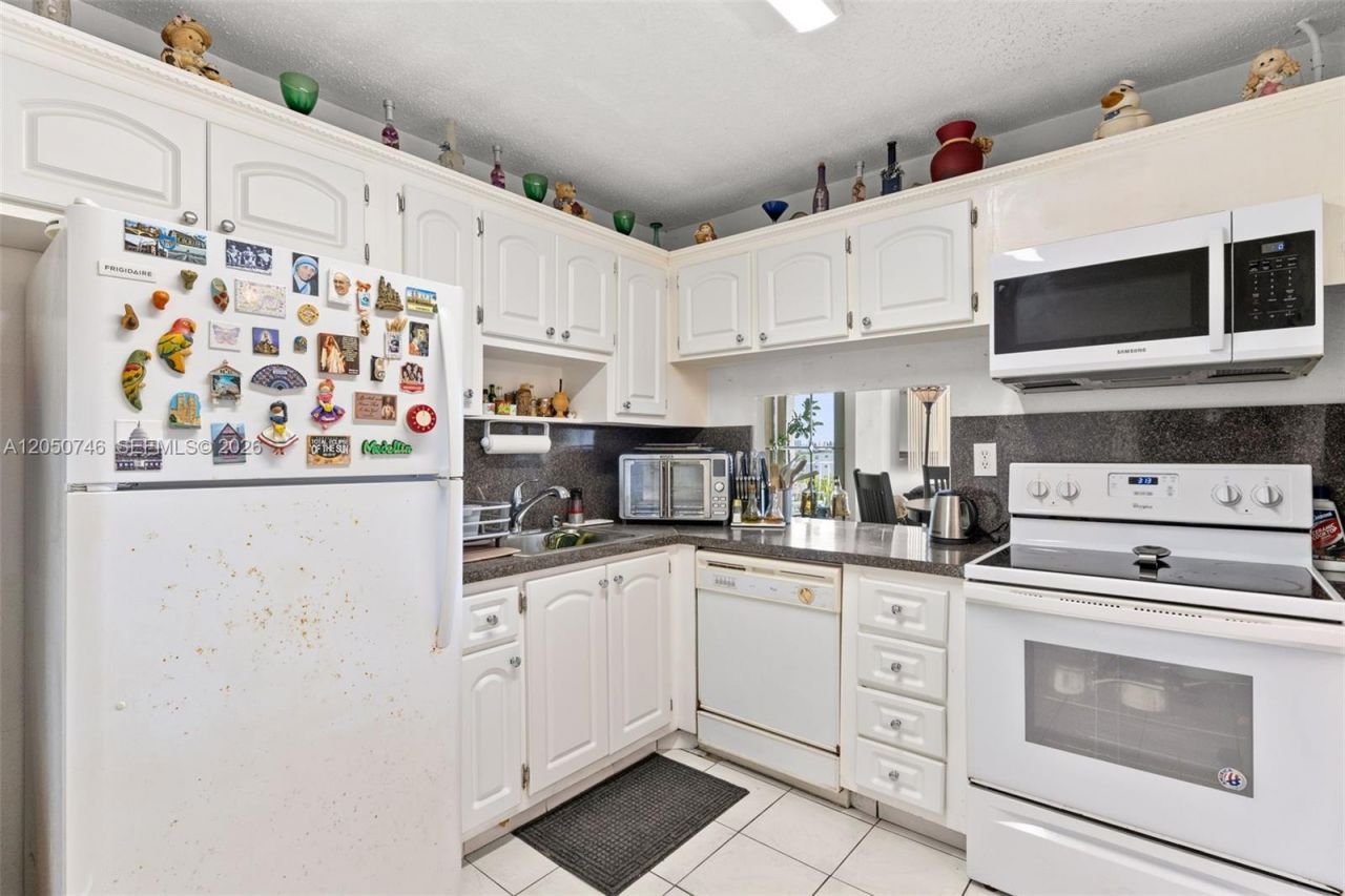6900 Bay Dr , Unit 5C, Miami Beach, FL 33141 Photo