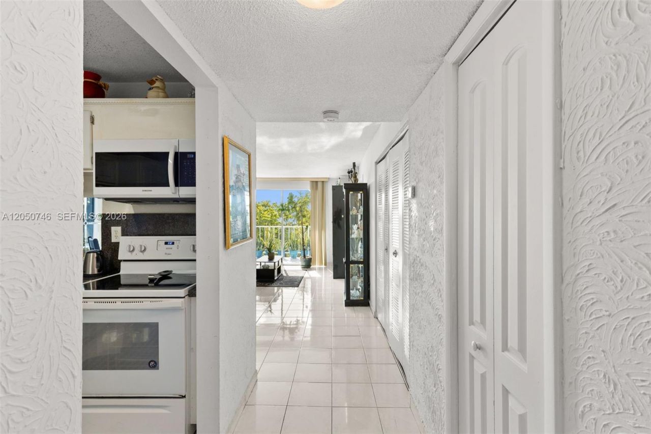 6900 Bay Dr , Unit 5C, Miami Beach, FL 33141 Photo