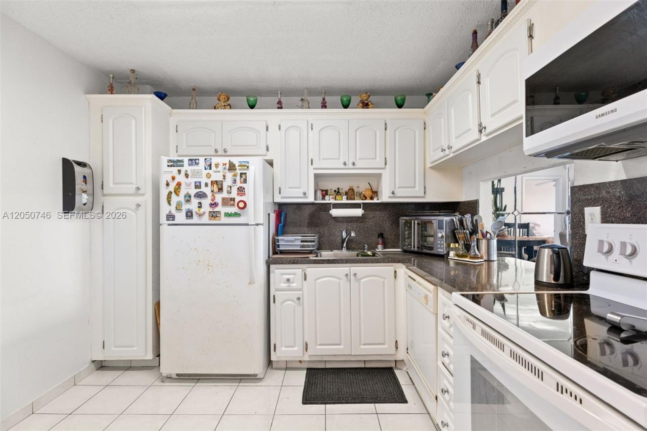 6900 Bay Dr , Unit 5C, Miami Beach, FL 33141 Photo
