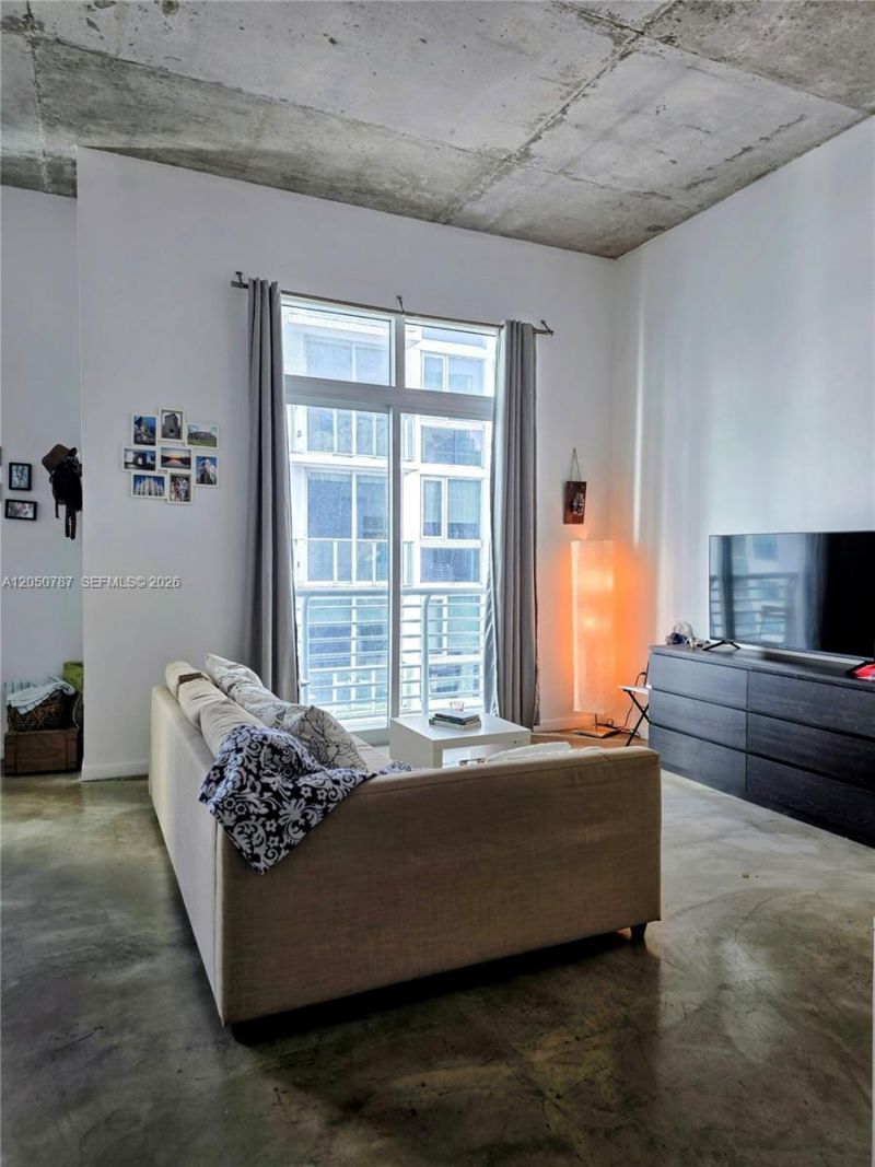 234 NE 3rd St , Unit UPH09, Miami, FL 33132 Photo
