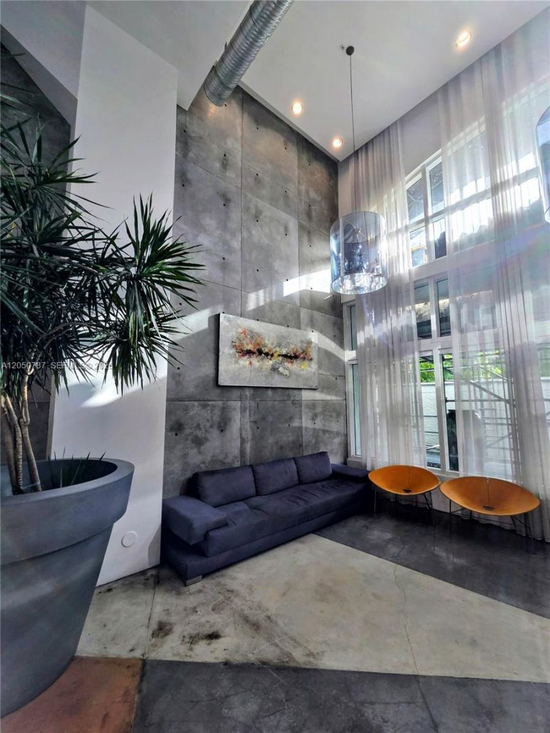 234 NE 3rd St , Unit UPH09, Miami, FL 33132 Photo