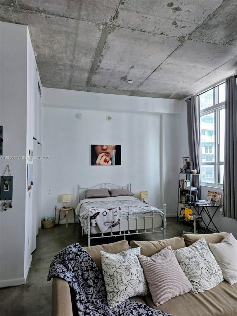 234 NE 3rd St , Unit UPH09, Miami, FL 33132 Photo