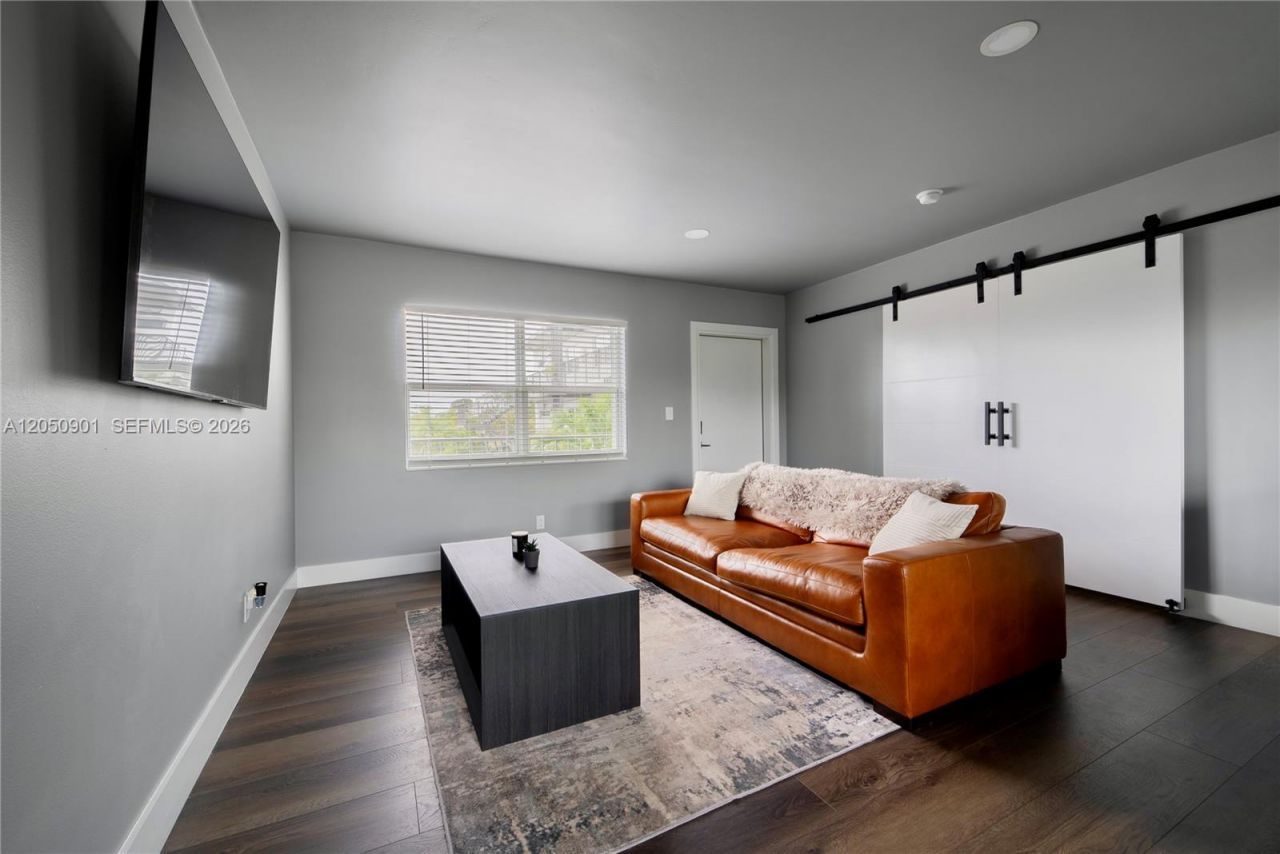609 NE 13th Ave , Unit 302, Fort Lauderdale, FL 33304 Photo
