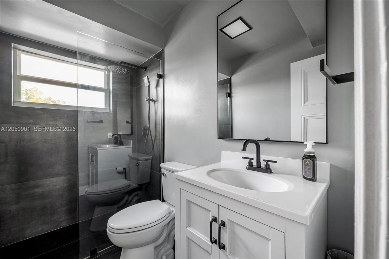 609 NE 13th Ave , Unit 302, Fort Lauderdale, FL 33304 Photo