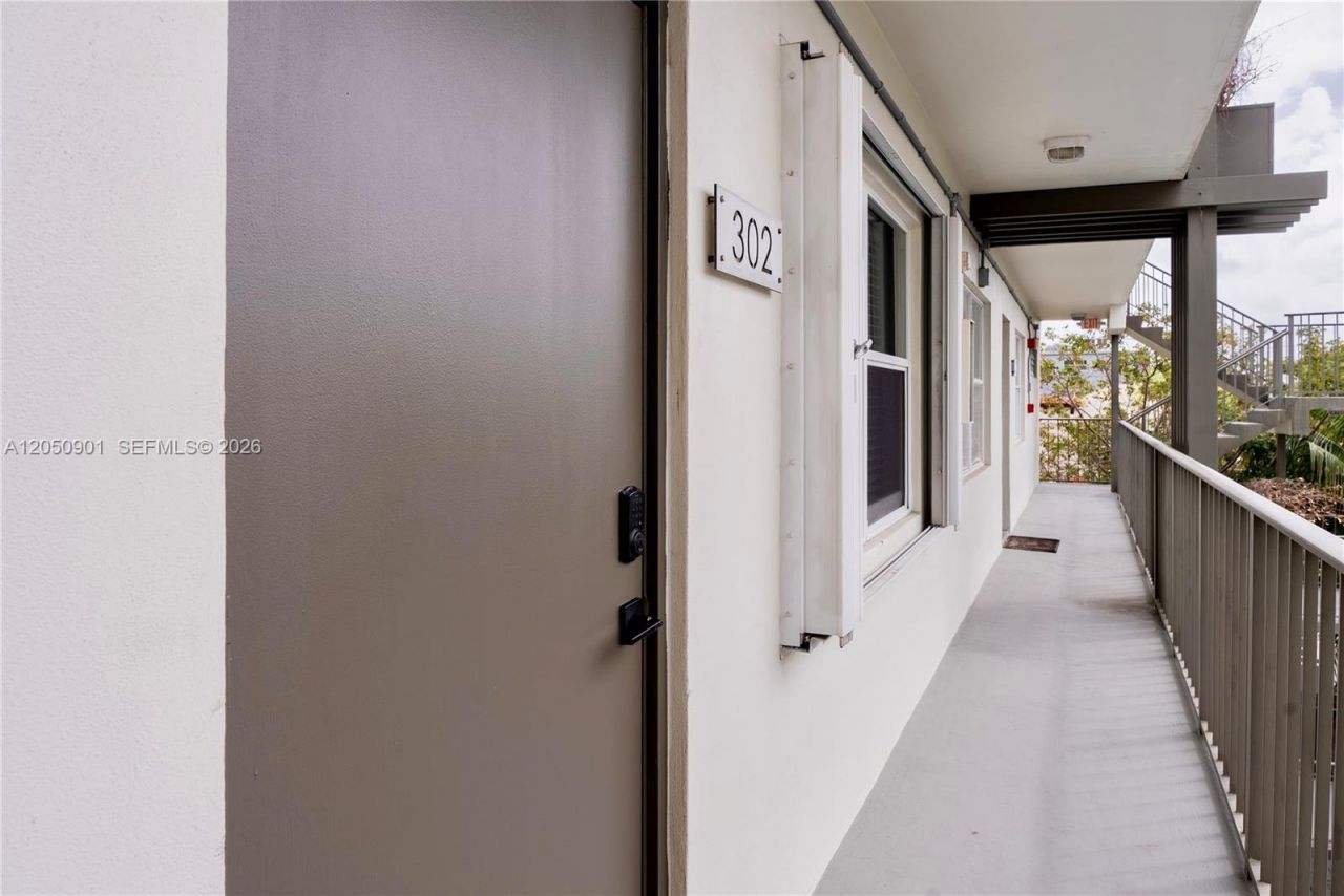 609 NE 13th Ave , Unit 302, Fort Lauderdale, FL 33304 Photo