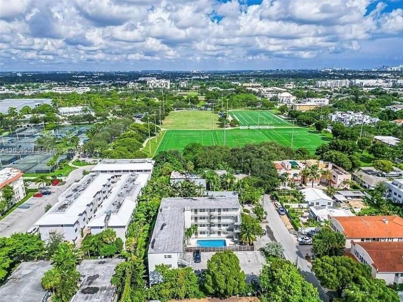 609 NE 13th Ave , Unit 302, Fort Lauderdale, FL 33304 Photo