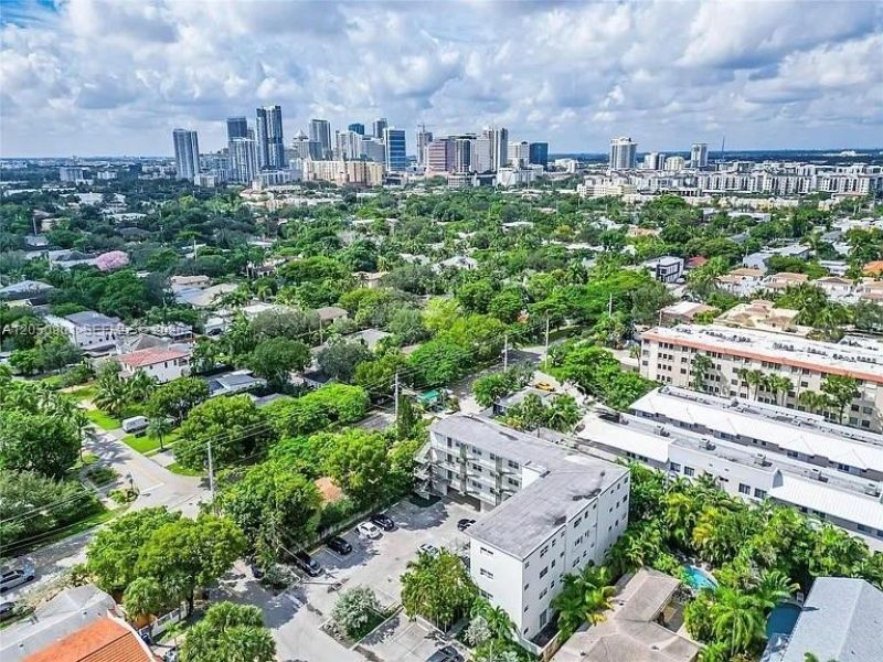 609 NE 13th Ave , Unit 302, Fort Lauderdale, FL 33304 Photo