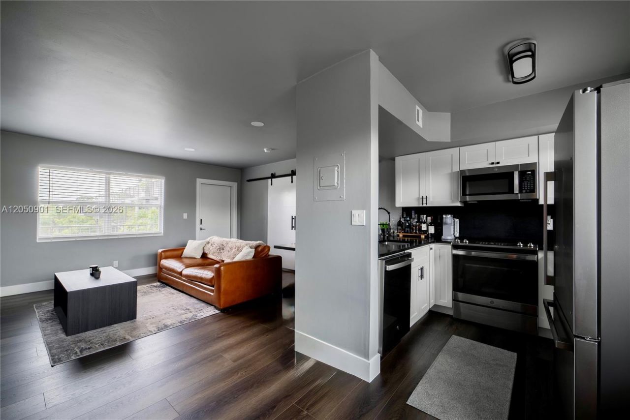 609 NE 13th Ave , Unit 302, Fort Lauderdale, FL 33304 Photo
