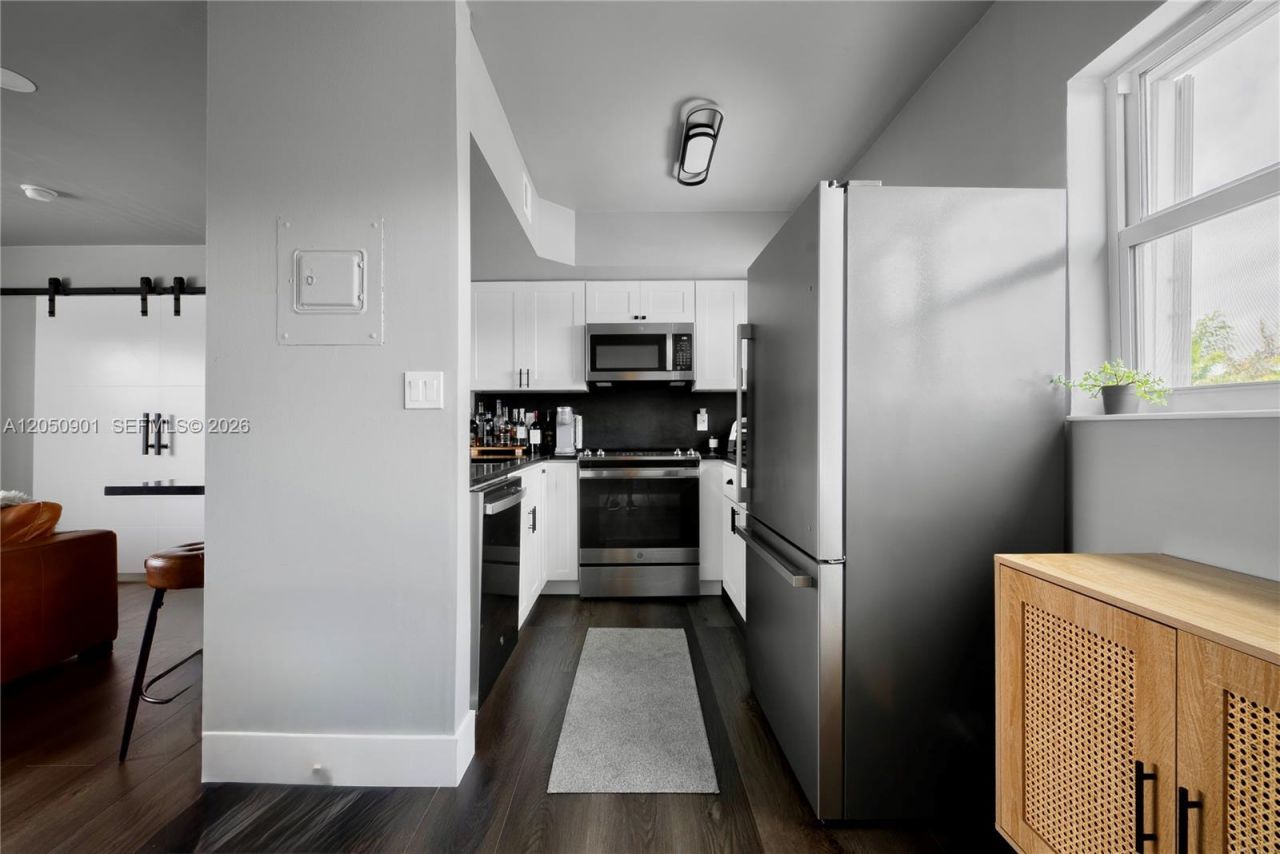 609 NE 13th Ave , Unit 302, Fort Lauderdale, FL 33304 Photo