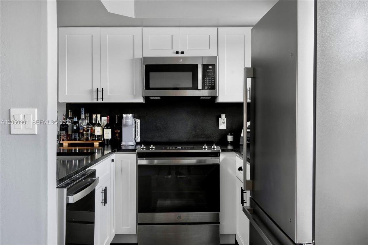 609 NE 13th Ave , Unit 302, Fort Lauderdale, FL 33304 Photo