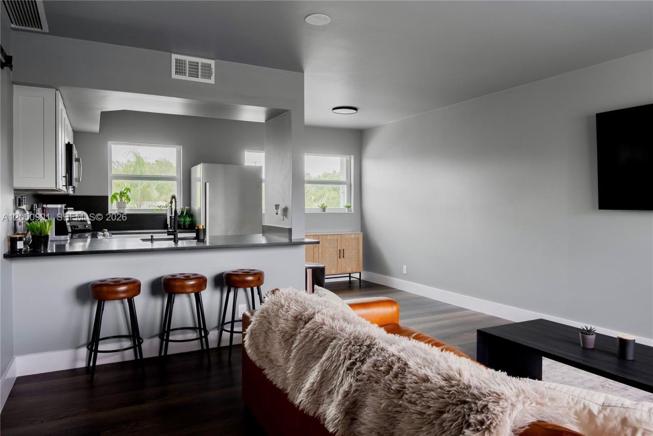609 NE 13th Ave , Unit 302, Fort Lauderdale, FL 33304 Photo