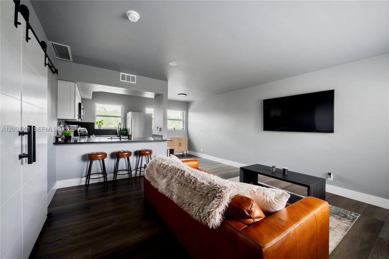 609 NE 13th Ave , Unit 302, Fort Lauderdale, FL 33304 Photo