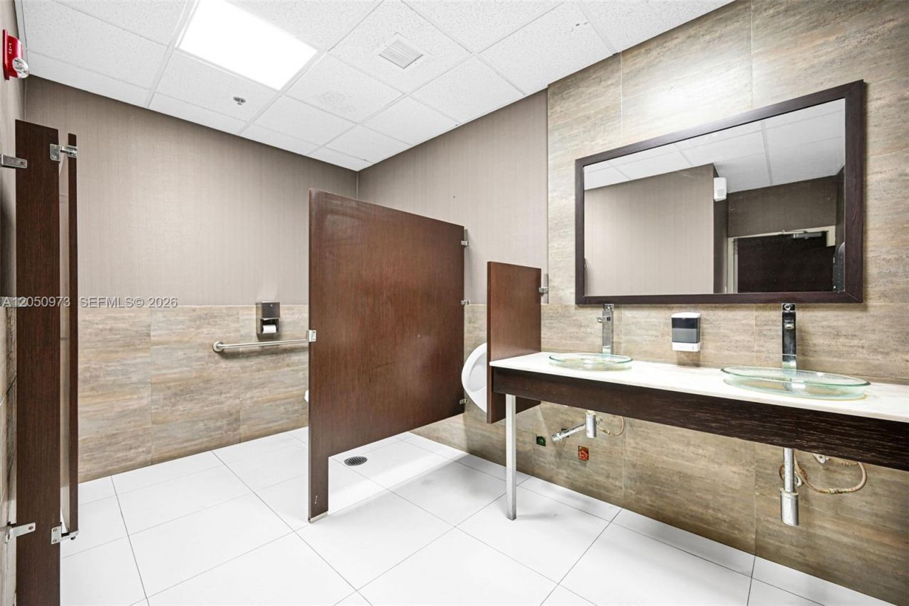 12550 Biscayne Blvd, Unit 702, North Miami, FL 33181 Photo