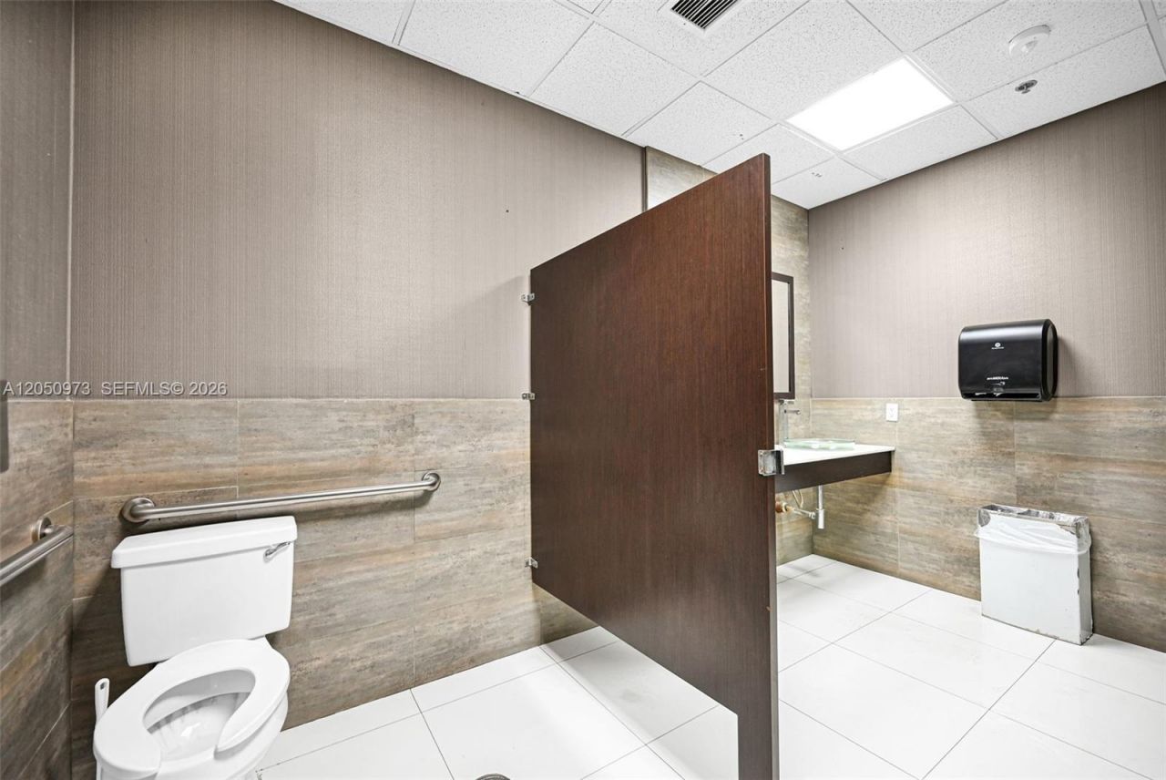 12550 Biscayne Blvd, Unit 702, North Miami, FL 33181 Photo