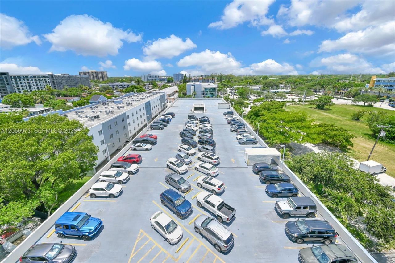 12550 Biscayne Blvd, Unit 702, North Miami, FL 33181 Photo