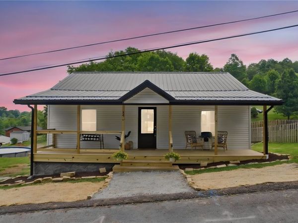 54 Sherlock Cir, Mcdonald, PA 15057