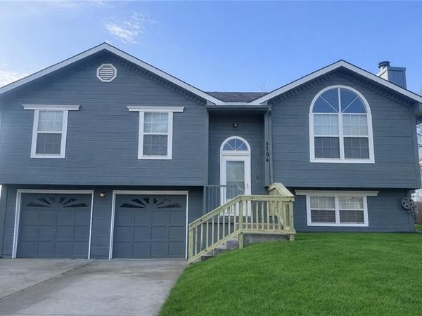 3704 NW Hidden Pointe Drive, Blue Springs, MO 64015