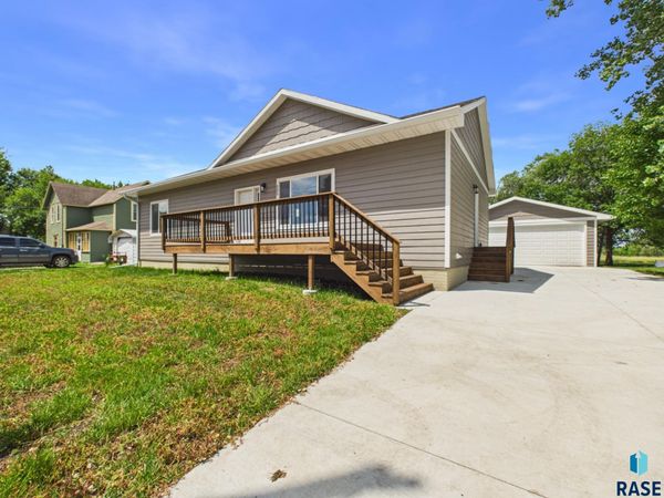 505 S Garfield St, Lennox, SD 57039