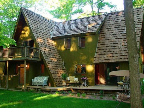 8766 Carson Avenue, Charlevoix, MI 49720