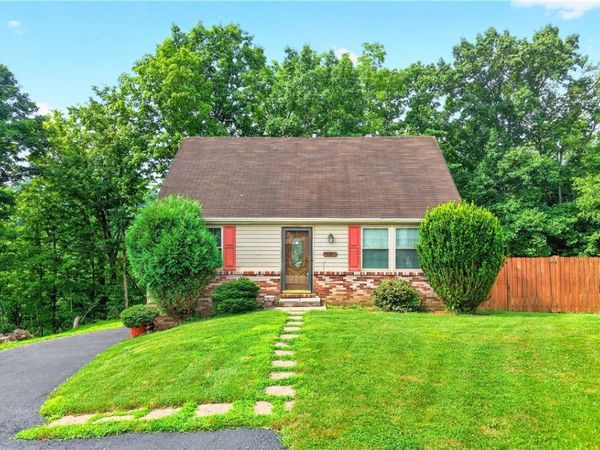 2645 Keats Dr, South Park, PA 15129