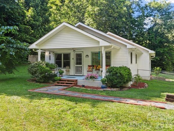 9130 Double Island Road , Green Mountain, NC 28740