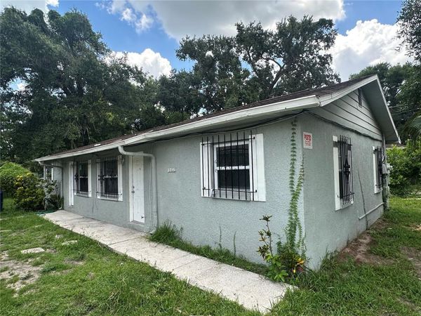 8215 N KLONDYKE STREET , TAMPA, FL 33604