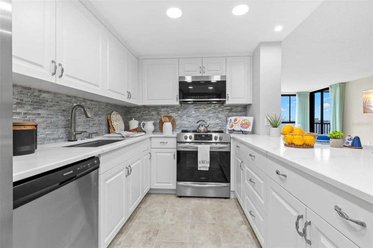 7100 Sunshine Skyway Lane S, Unit 704, Saint Petersburg, FL 33711 Photo