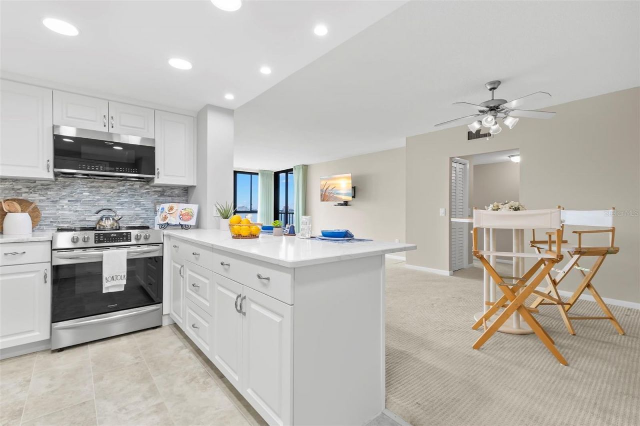 7100 Sunshine Skyway Lane S, Unit 704, Saint Petersburg, FL 33711 Photo