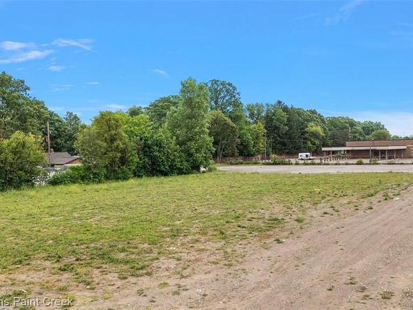 4403 Davison Road , Burton, MI 48509