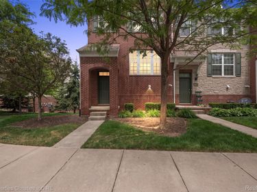 27928 Hopkins Drive, Novi, Mi 48377
