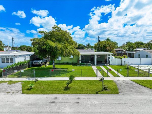 1560 NE 12th St , Homestead, FL 33033