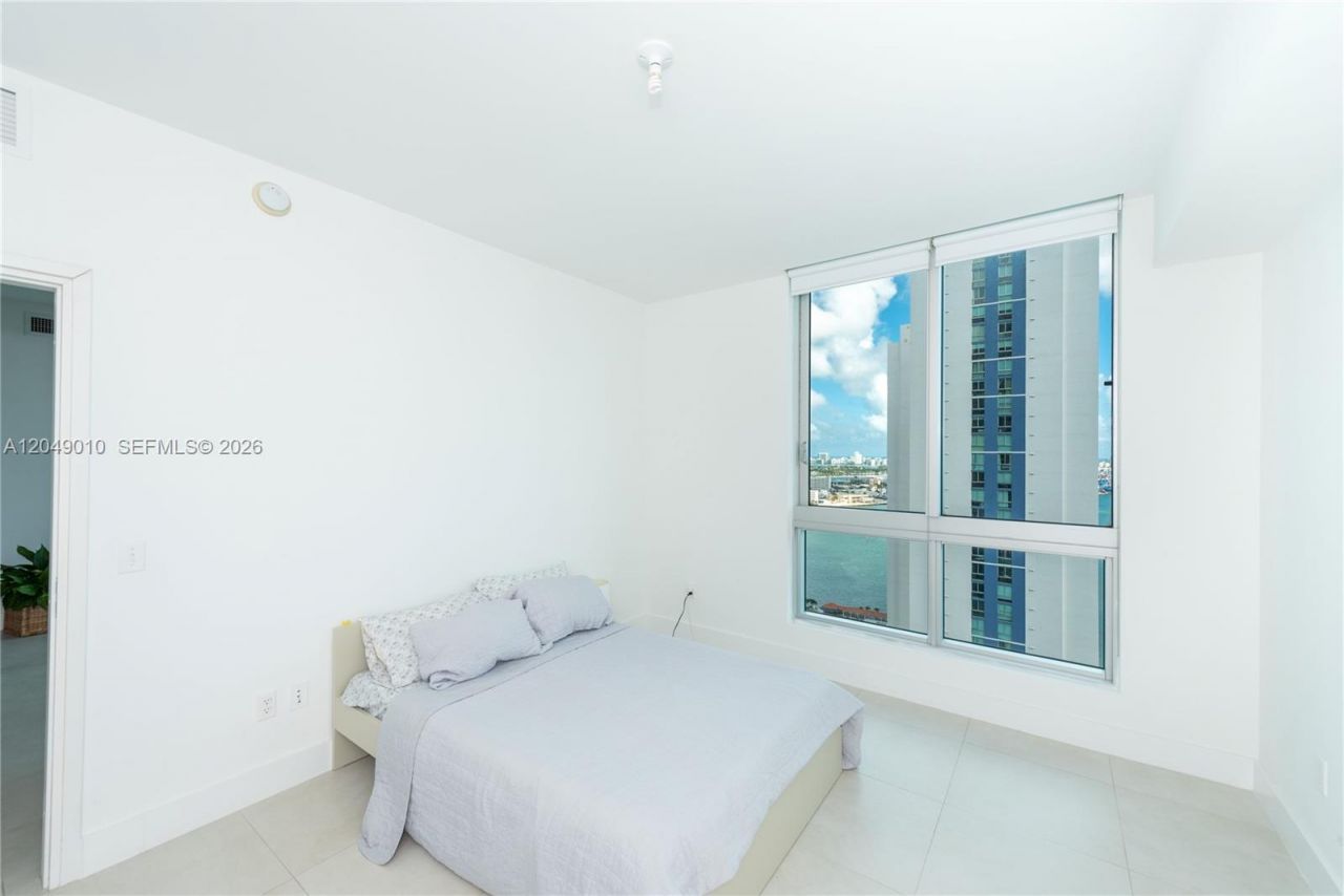 300 S Biscayne Blvd , Unit T-2814, Miami, FL 33131 Photo