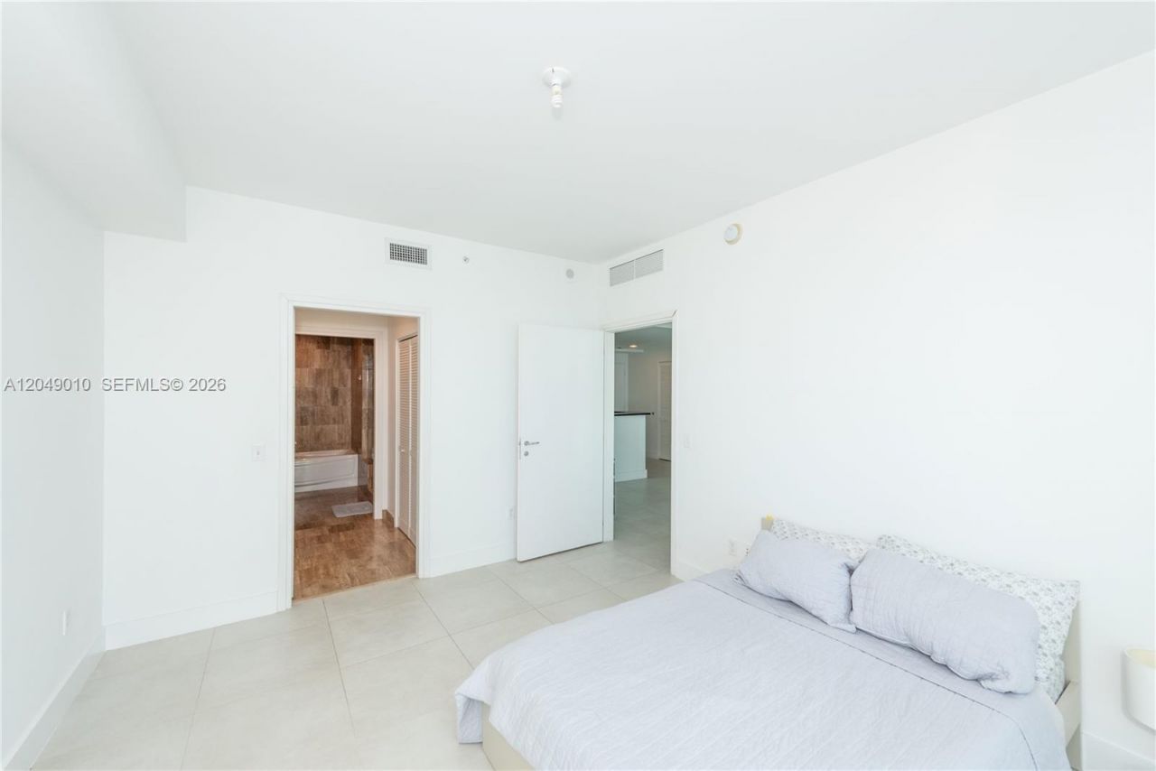 300 S Biscayne Blvd , Unit T-2814, Miami, FL 33131 Photo