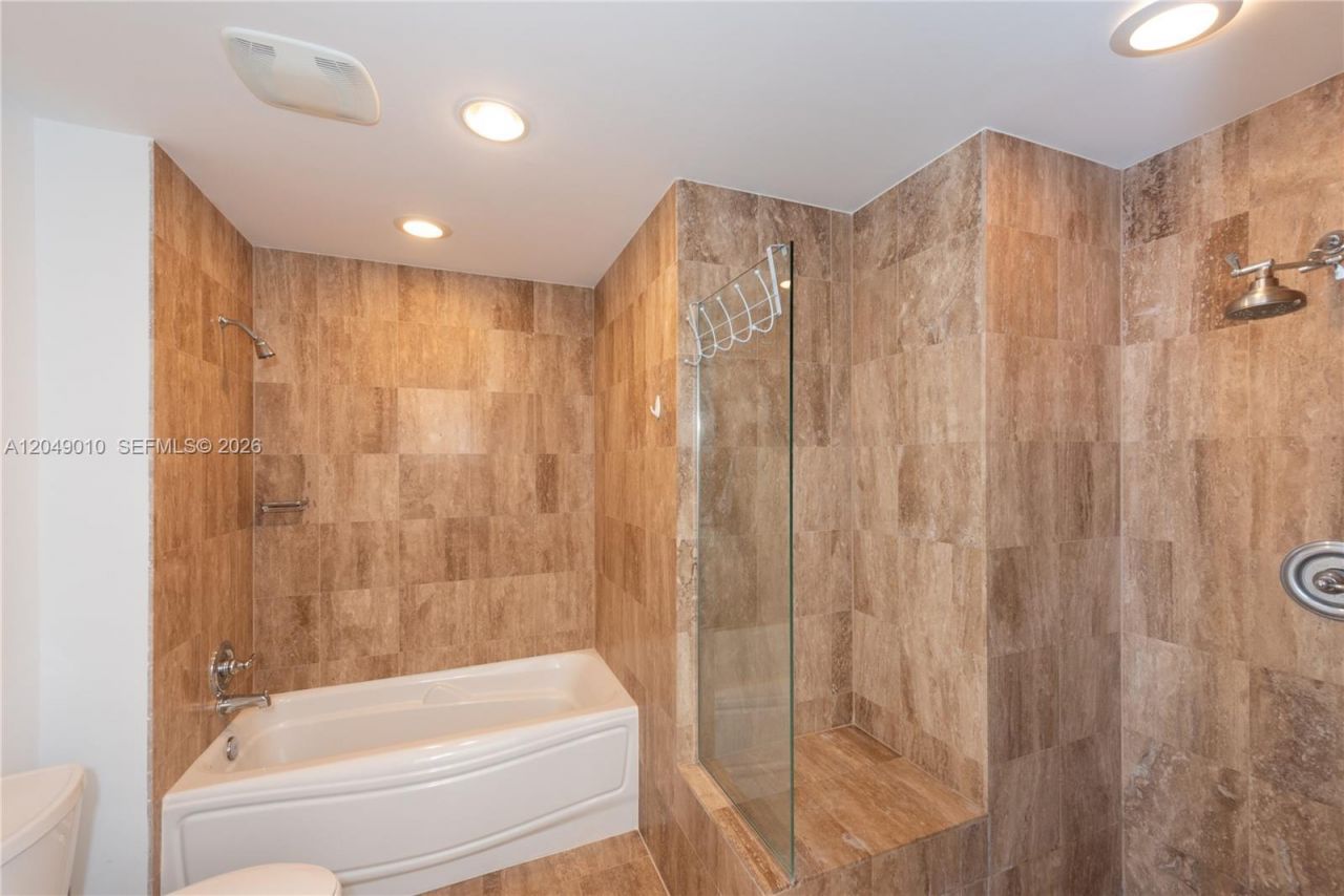 300 S Biscayne Blvd , Unit T-2814, Miami, FL 33131 Photo