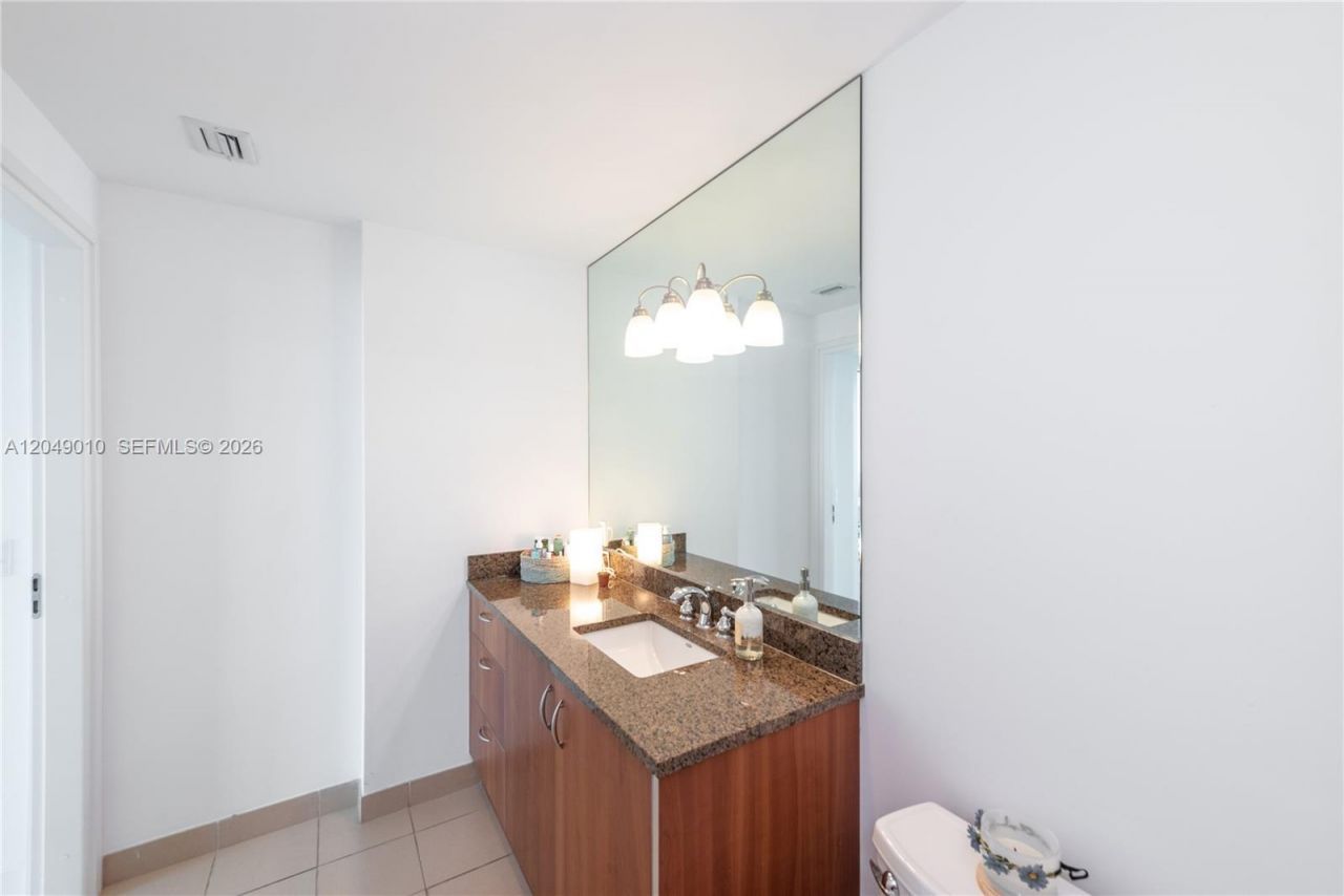 300 S Biscayne Blvd , Unit T-2814, Miami, FL 33131 Photo