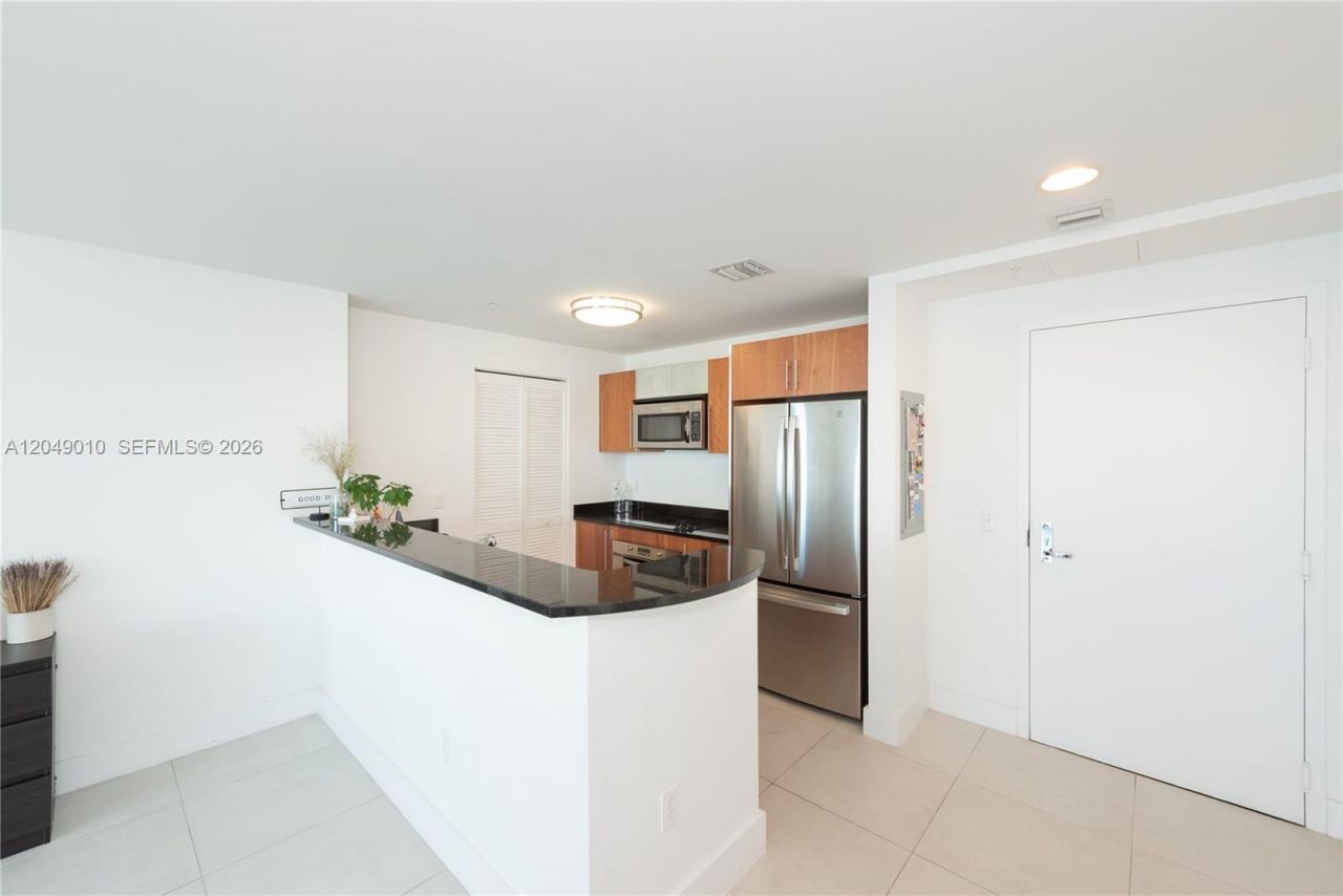 300 S Biscayne Blvd , Unit T-2814, Miami, FL 33131 Photo