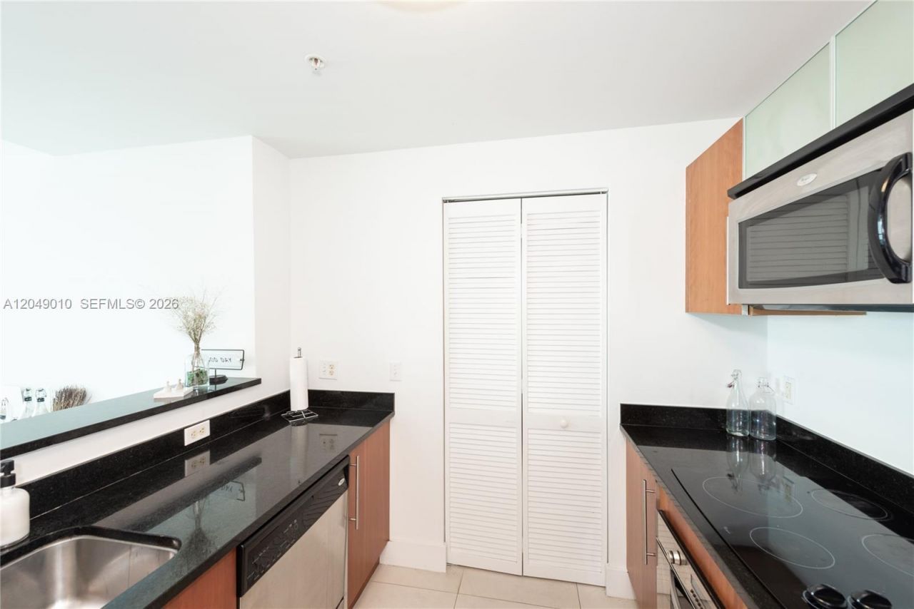 300 S Biscayne Blvd , Unit T-2814, Miami, FL 33131 Photo