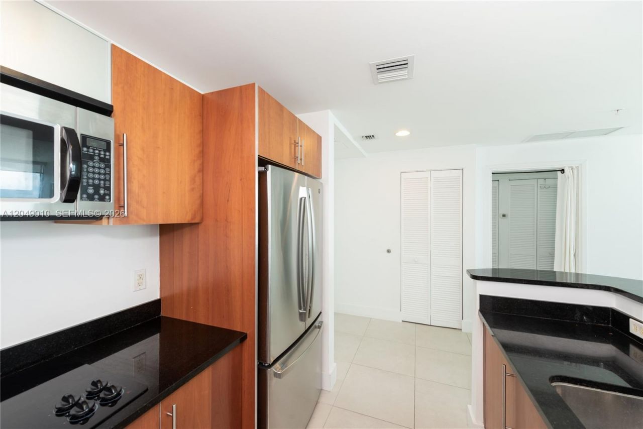300 S Biscayne Blvd , Unit T-2814, Miami, FL 33131 Photo