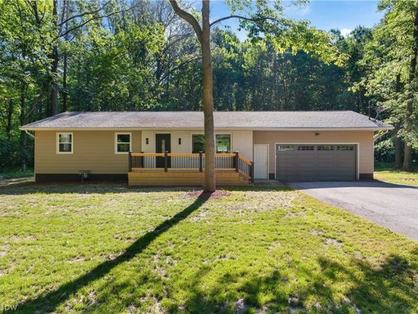 1075 River Road , Lake Milton, OH 44429