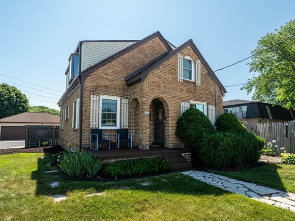 4270 S Nicholson Ave, Saint Francis, WI 53235