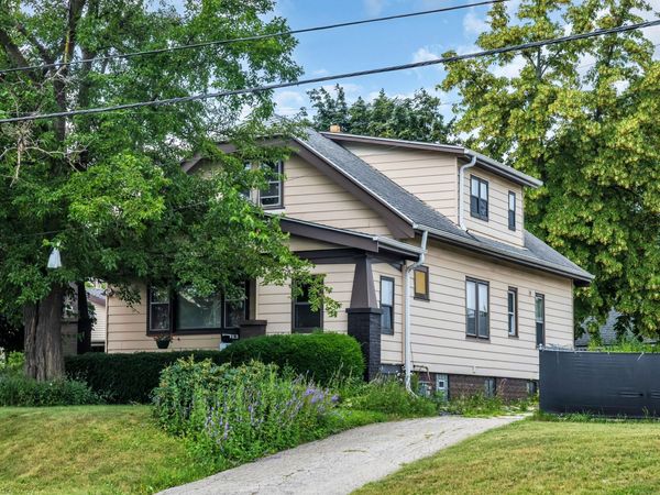 3857 S 35th St, Greenfield, WI 53221