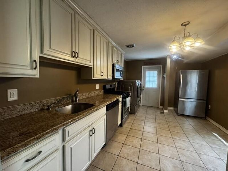 375 Westport Drive, Groveport, OH 43125 Photo 3